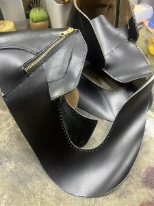 神戸で製作したオーダーメイド靴型装具のアッパー製作工程（関節リウマチ・外反母趾対応）