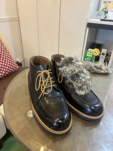 右は冬用ファーをつけてない、左は装着したオーダーメイド靴型装具(神戸・関節リウマチ対応)