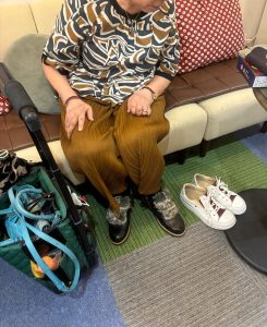 冬用ファーを装着したオーダーメイド靴型装具（神戸・関節リウマチ対応）