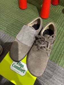 フィンコンフォート VAASA 紐靴 ベルクロ仕様カスタムの途中工程