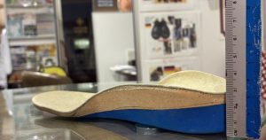 脚長差オーダーインソールによる高さ調整の製作事例