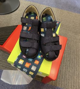 素足で履くサンダルに使用したエックススタティック銀繊維インソール